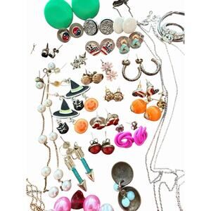 Mixed Lot Costume Jewelry Pieces, All Wearable 280g Bracelets Earrings Necklace